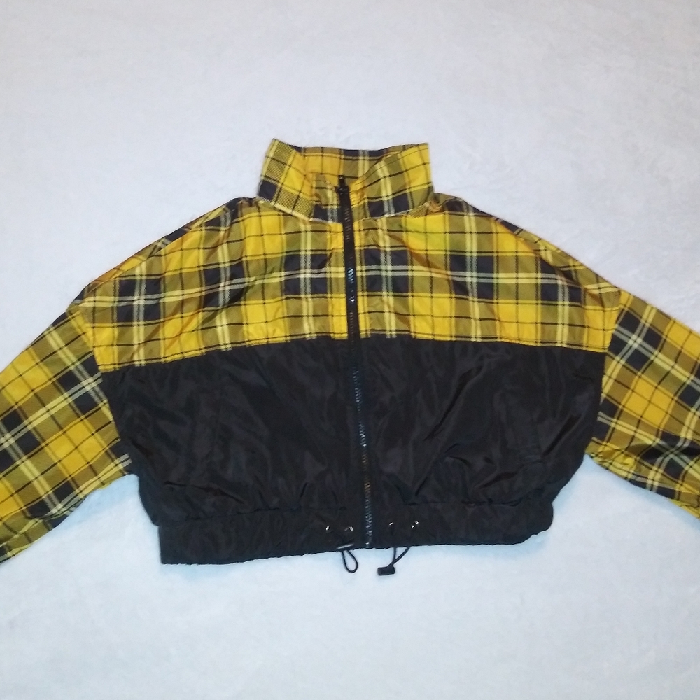 Cropped windbreaker